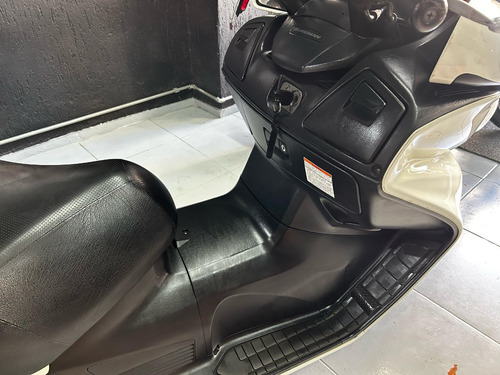 Suzuki Burgman 650 2011 - Único Dono - Escapamento Yoshimura