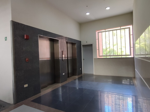 Vendo Oficina Doble Altura Obra Gris Centro Empresarial Lomas Del Sol