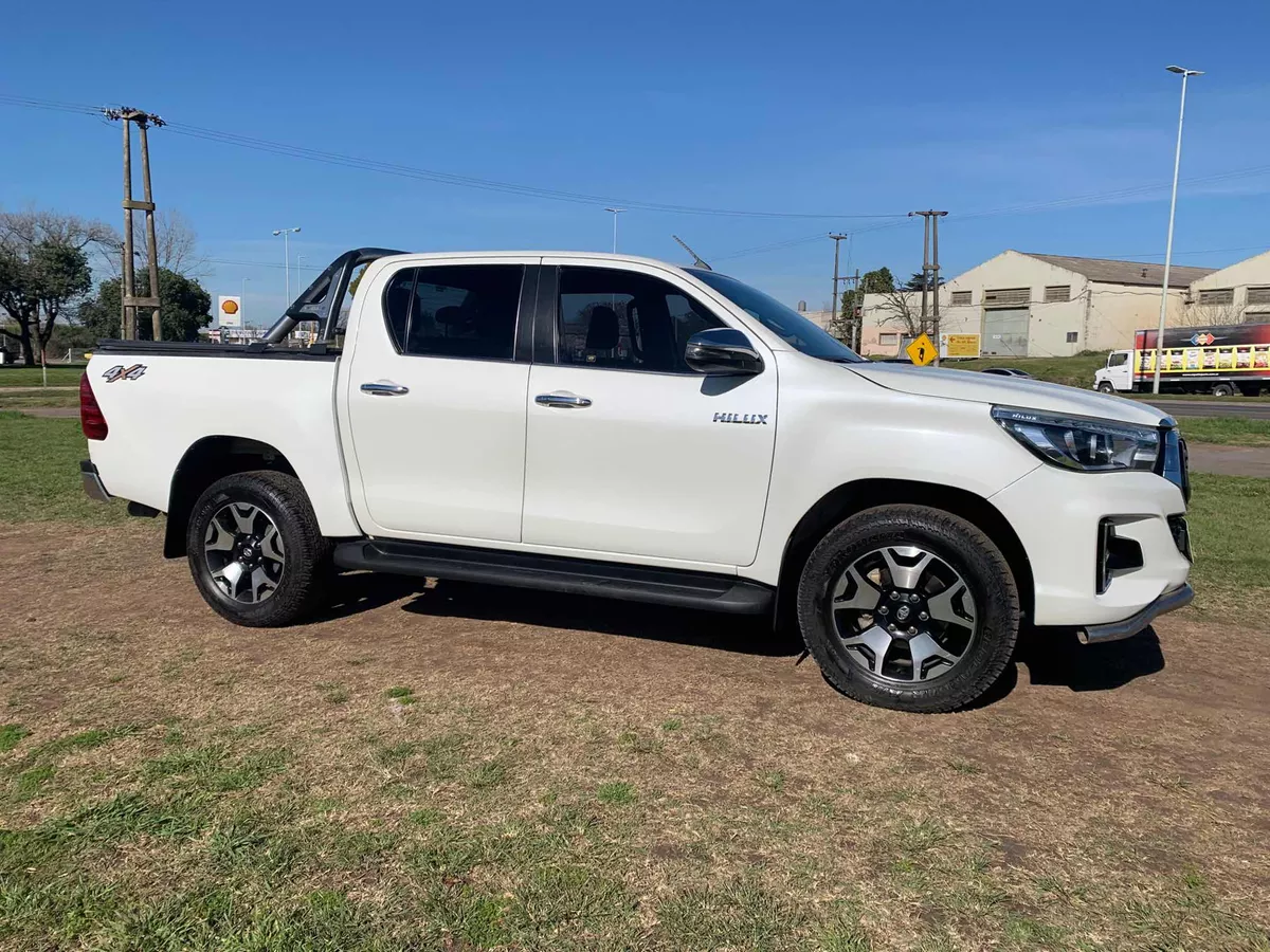 Toyota Hilux 2.8 Cd Srx 177cv 4x4 At