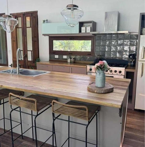 Casa En Venta - 3 Dormitorios 3 Baños - 258mts2 -terreno 10,600- Monte