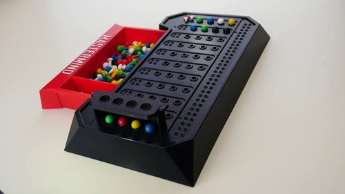 Juego De Mastermind: El Juego De Estrategia De Codemaker Vs.