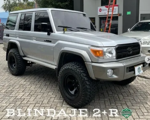 Toyota Land Cruiser 70 Modelo 2011 Blindado
