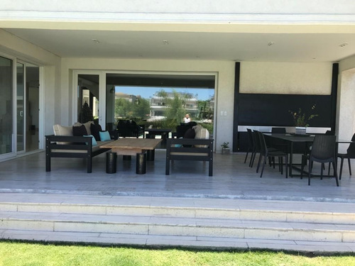 Casa En Venta Ubicado En El Golf, Nordelta