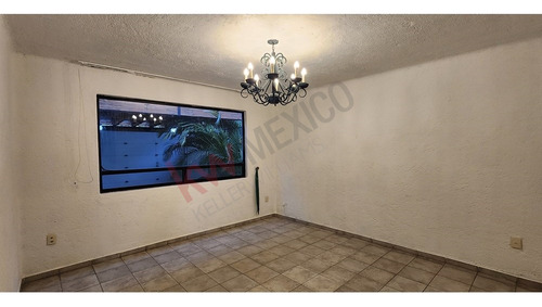 Residencia En Venta Con Ubicación Privilegiada En Querétaro