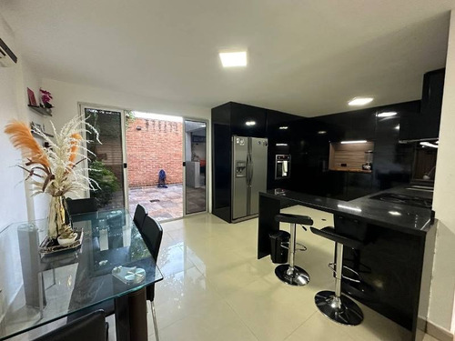 Townhouse Moderno En Villa La Fontana Socc