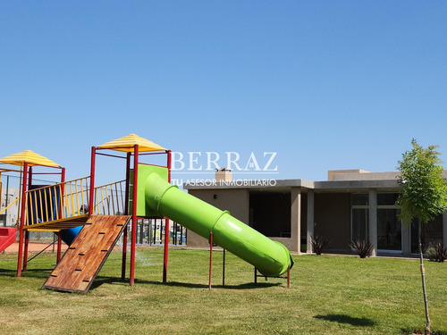 Casa Venta 5 Ambientes En Santa Lucía Pilar Del Este Lote De 467 M2