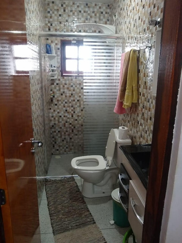 Sobrado Com 5 Cômodos E Garagem