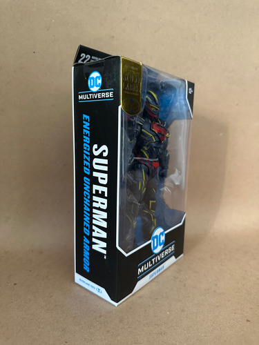 Superman Energized Unchained Armor Mcfarlane Dc Multiverse (Usado)