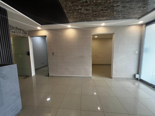 Edificio Empresarial En Piantini De 1,000 Mt2