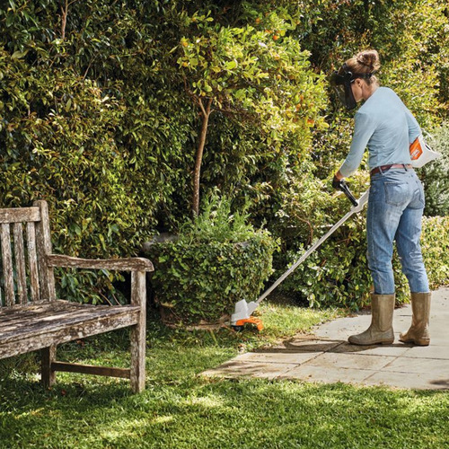 Bordeadora Stihl Bateria Fsa57 Set 36v 2.8kgs Dimm Color Naranja