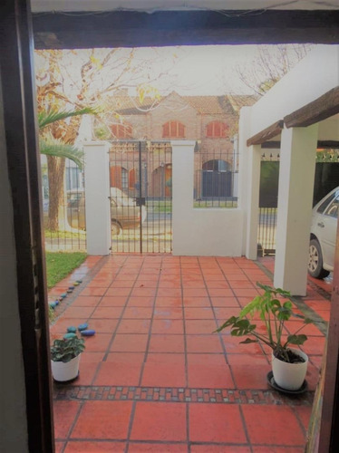 Imagen 18 de 20 de Casa En Venta Amplia Con 4 Dorm, Con Jardín Y Garaje Techado