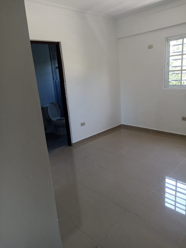 Imagen 4 de 6 de Avenida Independencia Dos Hab Dos Baños Un Parqueo 35 Mil