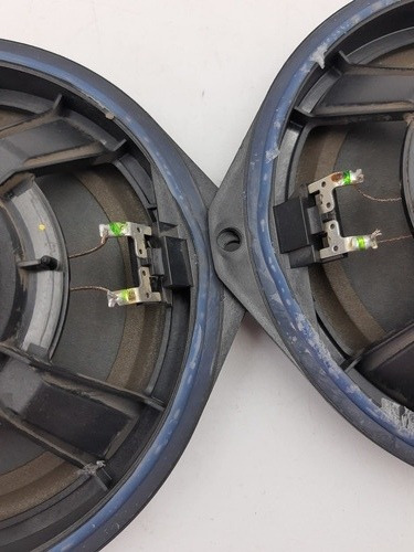 Par Bocinas Puertas Delanteras Mobi Vision Original (Usado)