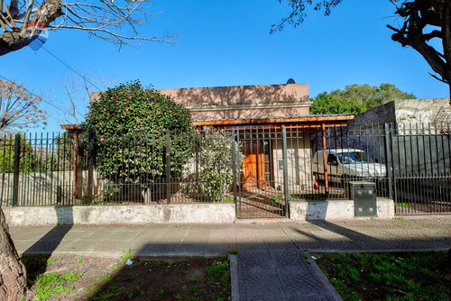 Casa 3 Ambientes En Venta F Varela Parque Cochera