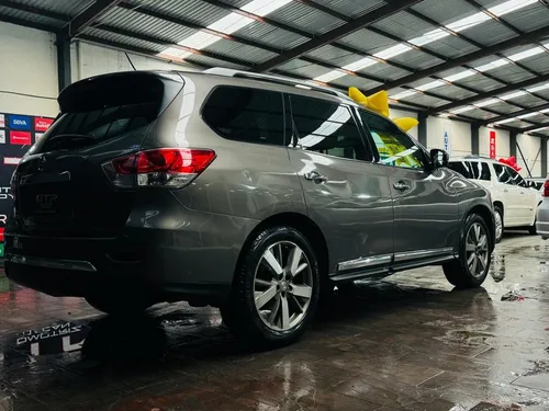 Nissan Pathfinder Exclusive