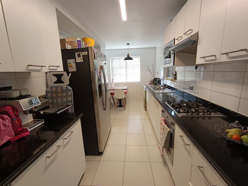 Exclusiva Casa En Condominio En Venta De 4 Dorm. En Machalí