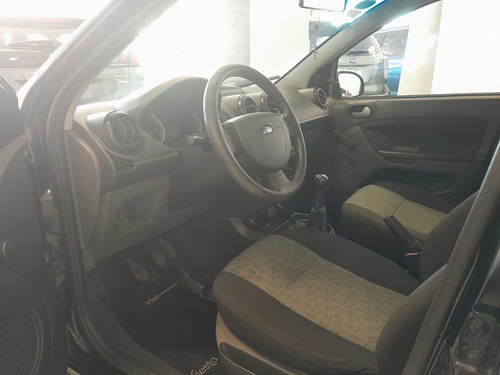 Imagen 8 de 15 de Ford Fiesta Max Max Ambiente Con Gnc Rp