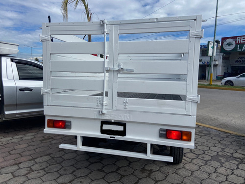 Nissan NP300 2.5 Estacas Dh Aa Mt