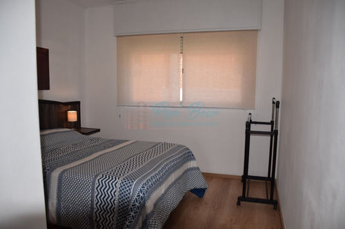 Apartamento En Peninsula, 2 Dormitorios *- Ref: 2774