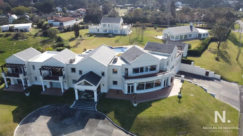 Espectacular Mansion Frente Al Mar, Playa Mansa.