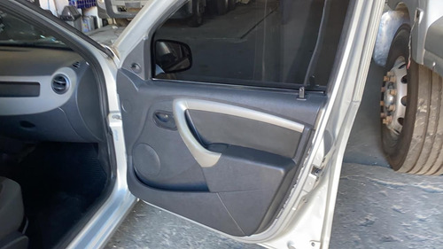 Imagem 5 de 11 de Renault Sandero 2009 1.0 16v Expression Hi-flex 5p