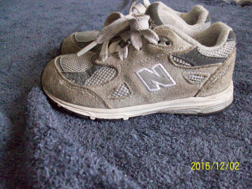 Zapatos New Balance Para Niño Talla 23.5 En Perfecto Estado 