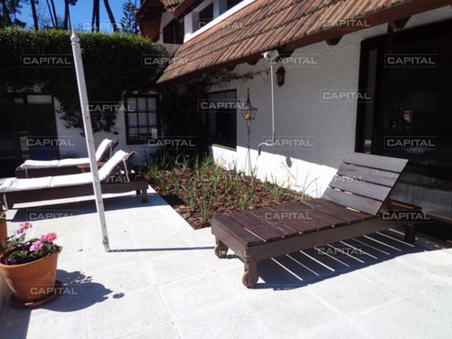 Casa De 5 Dormitorios En Playa Mansa Punta Del Este-ref:28553