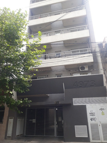 Imagen 9 de 12 de Hermoso Departamento De 2 Ambientes En Centro De Caseros!!! Con Cochera Cubierta!! Escucha Oferta!!