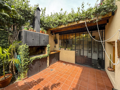 Casa De Pasillo De 2 Dormitorios Con Patio Y Parrillero