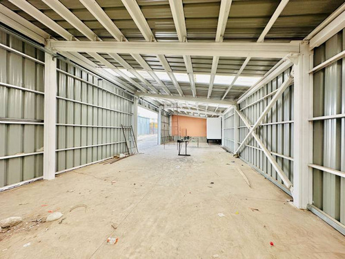 Arriendo Local 200 M2 + Bodega 700 M2 Total 900 M2