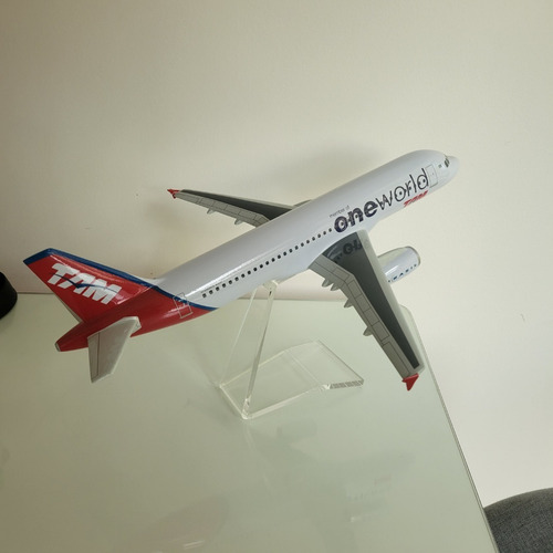 Imagen 2 de 3 de Avión A Escala De Tam (oneworld) 53cms