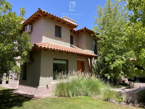 Casa De Categoria En Venta - La Vacherie Country Golf