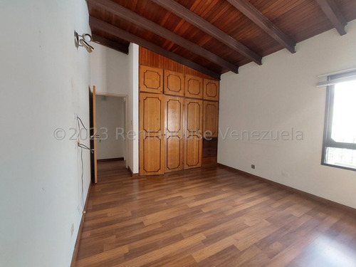 Casa En Venta En Alto Prado Caracas Remodelada Calle Cerrada Terraza
