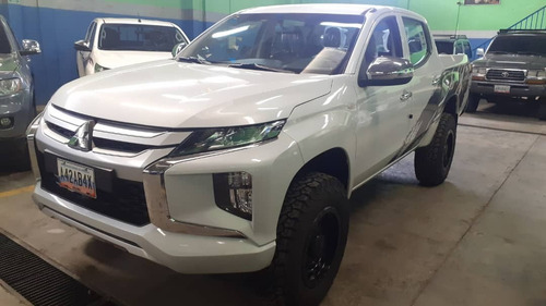 Imagen 1 de 6 de Mitsubishi L200