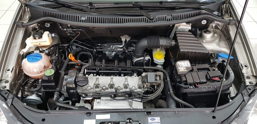 Vw Polo Sedan 1.6 Comfort Prata 2013 Flex