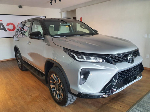 Imagem 2 de 14 de Toyota Hilux Sw4 2.8 D-4d Turbo Diesel Diamond 7l 4x4