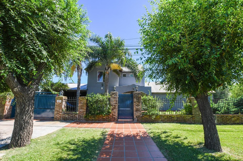Casa De 3 Dormitorios En Venta Con Pileta - Aldea - San Eduardo