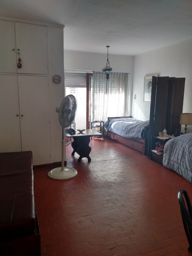 Imagen 3 de 5 de 1 Ambiente 35 M² A La Calle Con Balcon