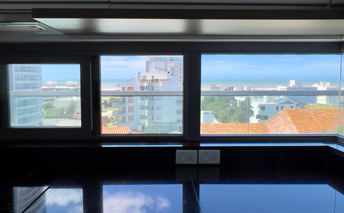 Dueño Directo Venta Apartamento Edificio Chronos Punta Del Este. Tel: 092.778.083. Unidad Esquinera Al Frente Con Vista Al Mar