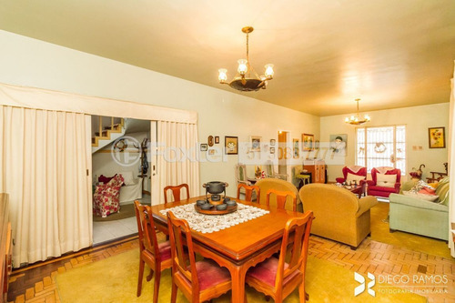 Casa, 6 Dormitórios, 236.67 M², Teresópolis - 204090