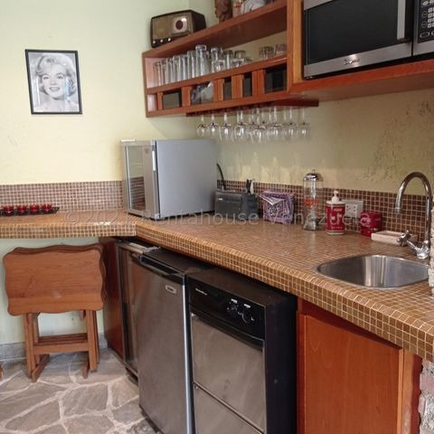 Imagen 7 de 14 de Casa Venta Tzas. Del Club Hípico Mls #22-7700 Hermosa Quinta Totalmente Remodelada, Con Hermosas Áreas Verdes, Sala De Juegos, Cuarto Para El Chofer O Vigilante.