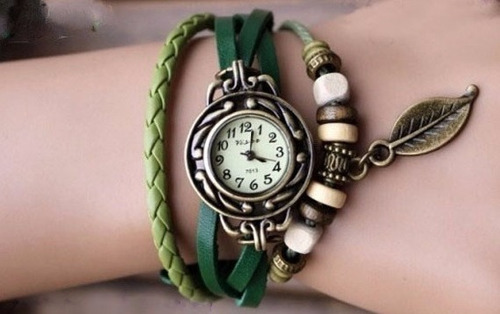 Relógio Feminino Pulseira Couro Verde Claro Com Pingente