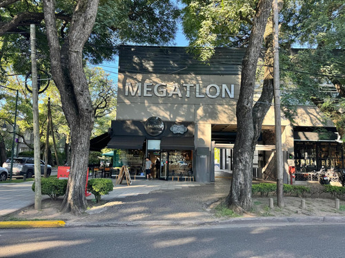 Espectacular Local Sobre Av. Libertador Con Cocheras, Apto Gastronómico, En Martinez.