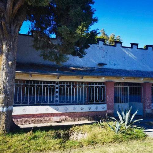Terreno Rectangular De 1,914 M2, Con 1,051 M2 De Construcción, Ubicado Con Frente De 77.6 Ml A La Carretera Federal 45d Celaya - Querétaro, Km 33, Apaseo El Alto, Gto.