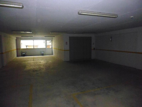 Amplia Oficina En Edificio Corporativo