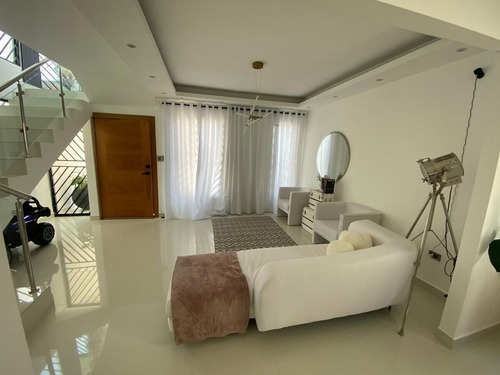 Villa En Venta En Urb. Doral Park, San Francisco De Macoris.