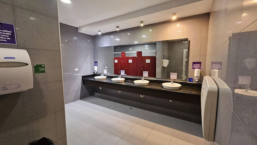 Local En Alquiler En 1er Nivel De Plaza Comercial En Naco, Santo Domingo, 275m2