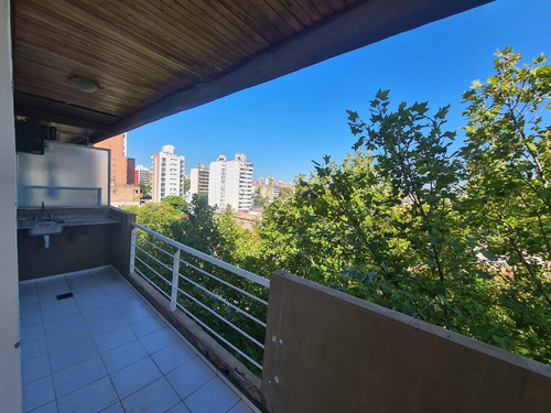 Departamento Al Frente. Alquiler. 2 Balcones. Parrillero Exclusivo. Pichincha