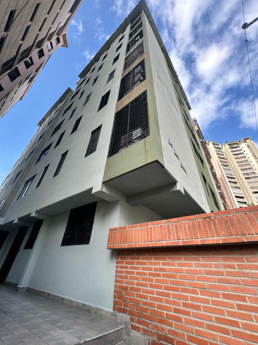 En Alquiler Apartamento En Urbanización San Isidro. Yb7263