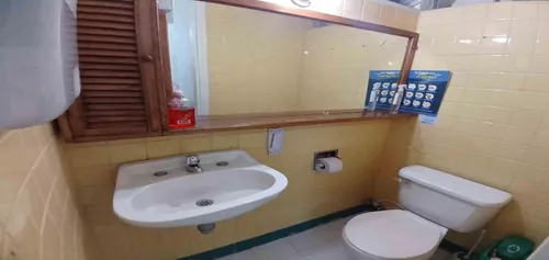 Casa Local En Arriendo Ubicada En Medellin Sector Laureles (25880).